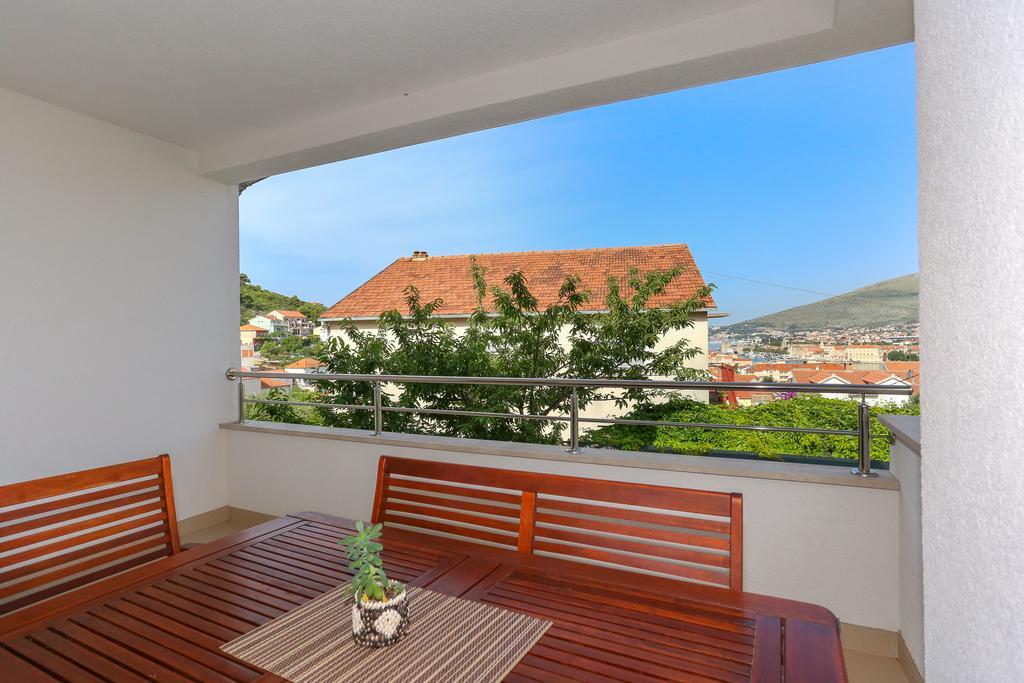 Apartments Ivan Trogir Exterior foto